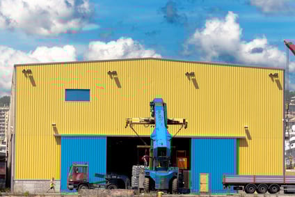 Acess_the_Goods_-_Forklift_going_into_warehouse Don't Grant Access to Your Goods Before You Get Paid | Shipping Solutions