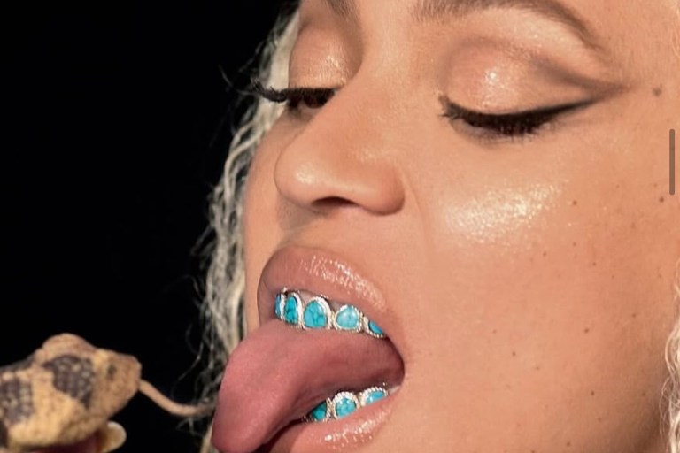 Bomb Accessories: Beyonce Debuted a Custom ‘Cowboy Carter’ 8X8  Spiderweb Turquoise and Diamond Grill